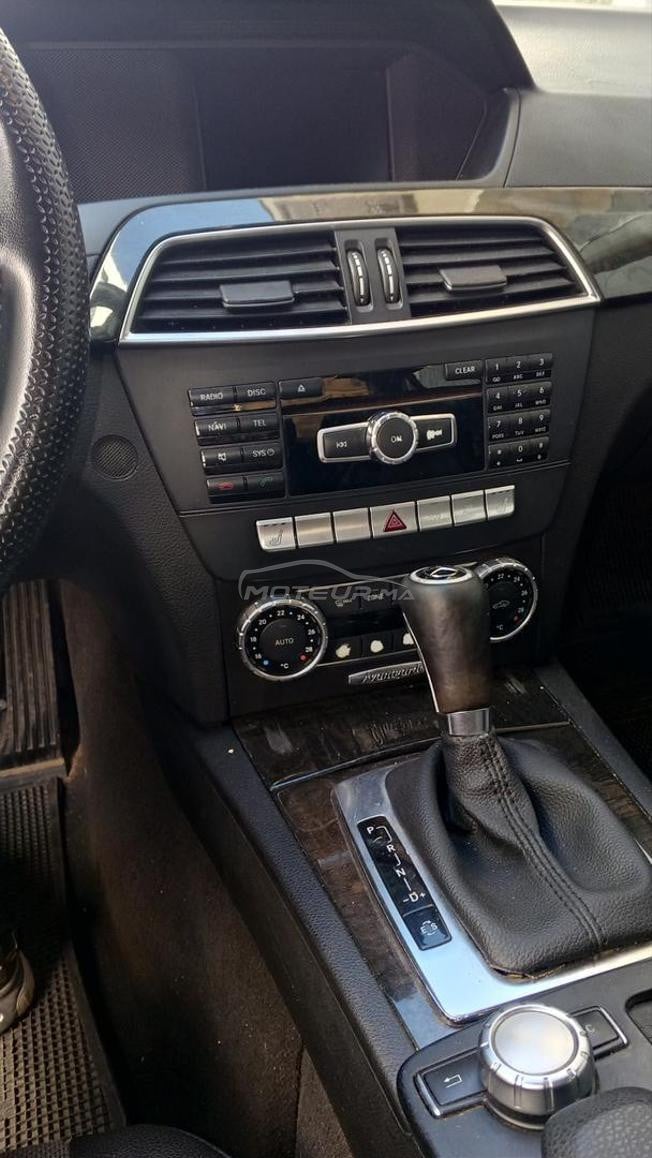 voiture très bon modèle 2012 déouane 2014