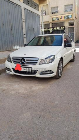 voiture très bon modèle 2012 déouane 2014 - 2