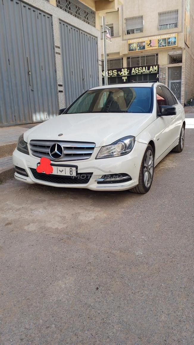 voiture très bon modèle 2012 déouane 2014