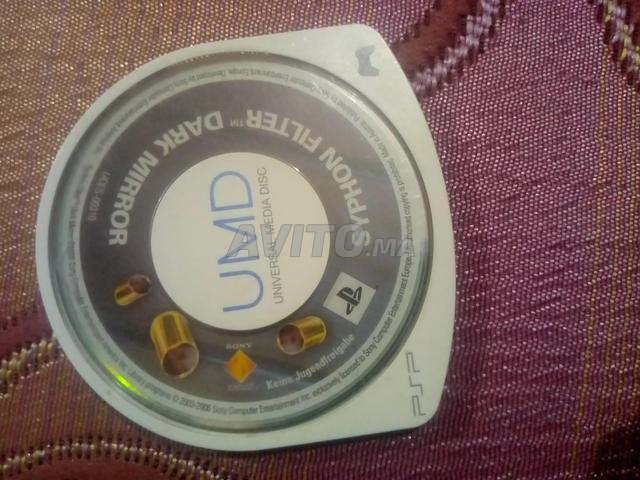 PSP لا يزال نظيفاً مع شاحن أصلي له - 2