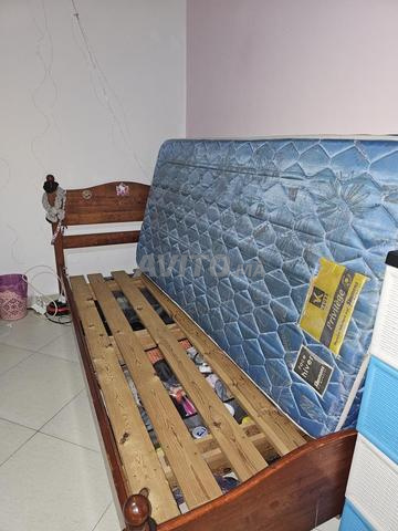 Lit avec cadre et matelas - 2