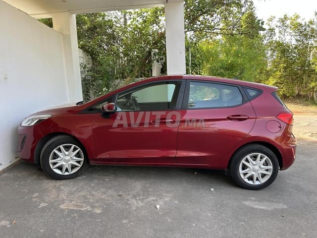 Ford Fiesta, très bon état, première main, à vendre.