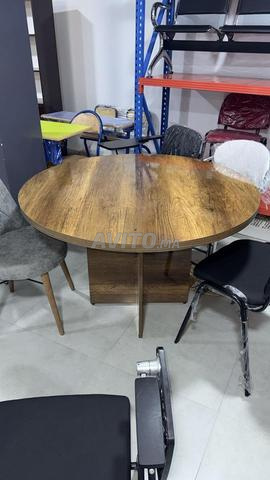 Table ronde élégante et moderne - 2