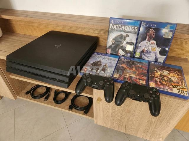 PS4 Pro بسعة 1 تيرابايت، 2 أذرع تحكم أصلية، 5 ألعاب وار...)