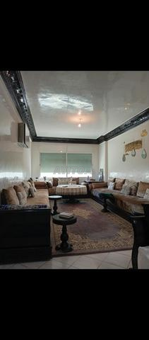 Salon marocain avec tableau et du bon bois - 2