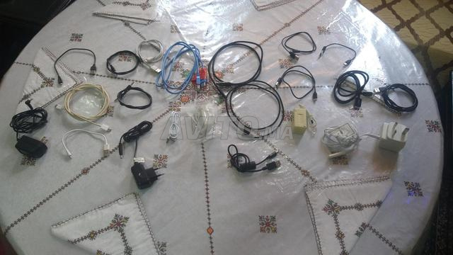 Pack des câbles, chargeurs et accessoires - 2