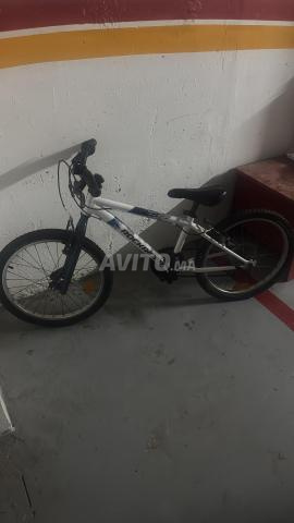 vélo enfant peu utilisé de marque  - 2