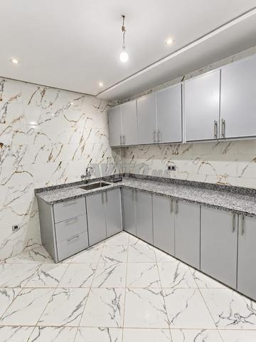 Belle appartement vide de 80 m2 dans une maison