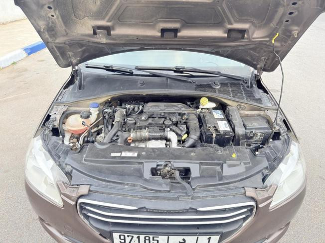 Peugeot 301 Diesel Manuelle 2014 à Sidi Slimane