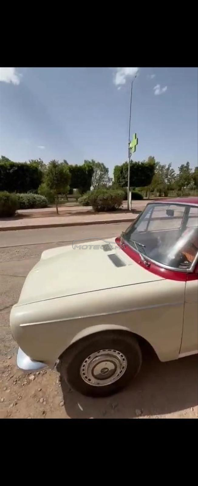 Simca  سيارة من الطراز الكلاسيكي الانتيك