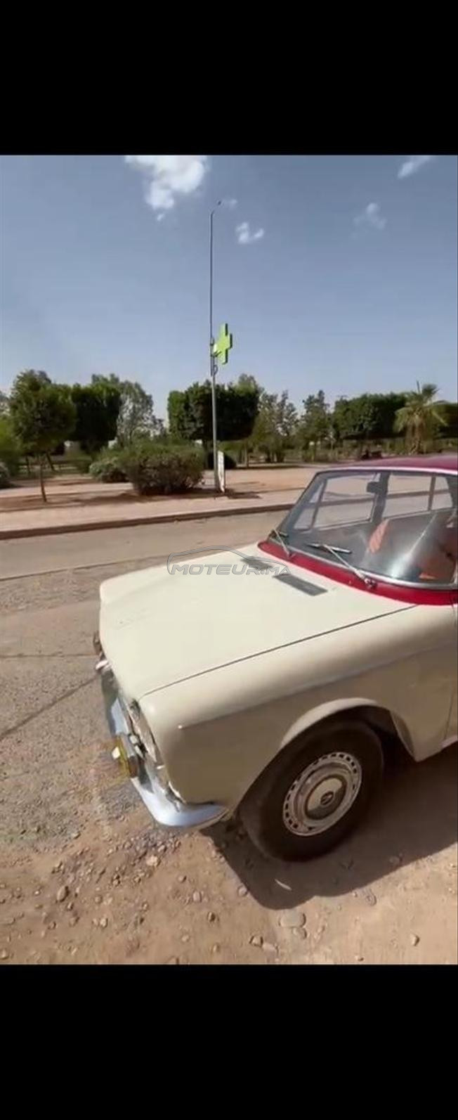 Simca  سيارة من الطراز الكلاسيكي الانتيك