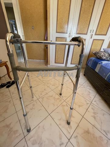 Déambulateur médical, hauteur ajustable