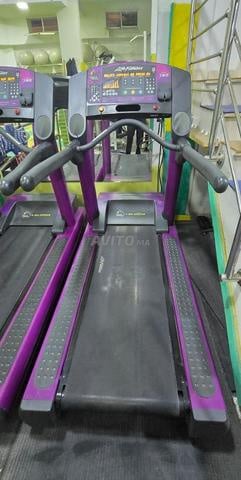 2 Tapis roulant  et machine de musculation - 2