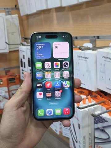 iPhone 16 128 Go, batterie à 100 %, écran changé, original - 2