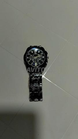 Montre homme noire au design sportif - 2