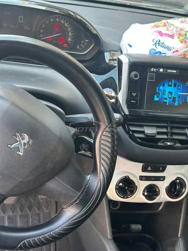 peugeot 208 model 2017