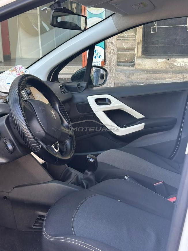 peugeot 208 model 2017