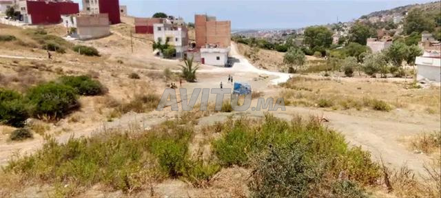 شراقه فوقيه ارض فيها 60 مترو الهاتف - 2