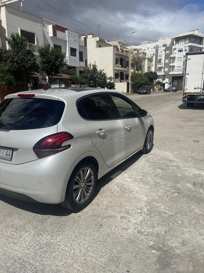 Peugeot 208 White Édition 2019