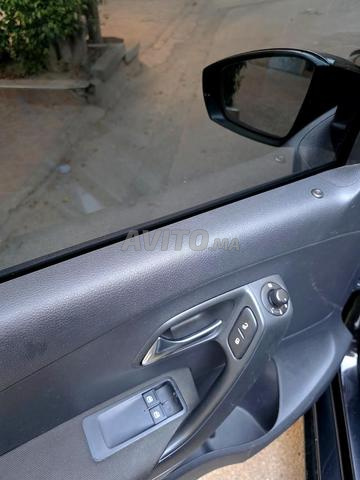VOLKSWAGEN Polo Trendline Clim 1.2L يدوي بنزين 08/2011 في طنجة