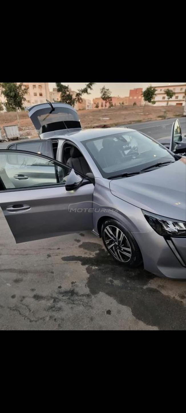 Peugeot 208 en excellent état 