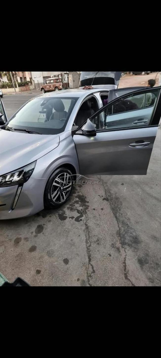 Peugeot 208 en excellent état 