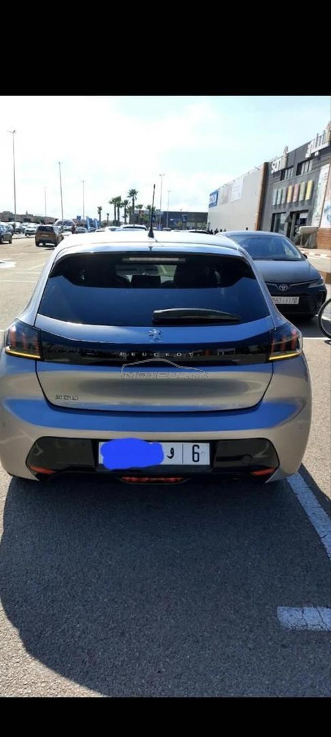Peugeot 208 en excellent état 