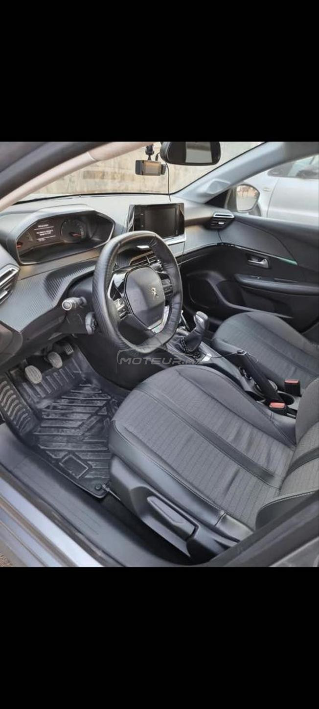 Peugeot 208 en excellent état 