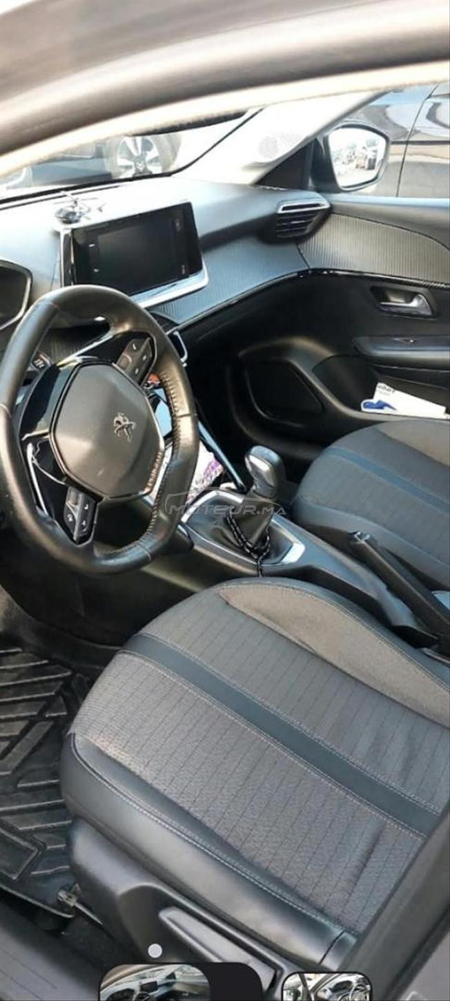 Peugeot 208 en excellent état 