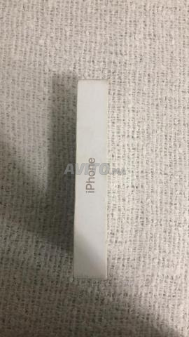 Boîte d'iPhone 16 Pro titane désert - 2