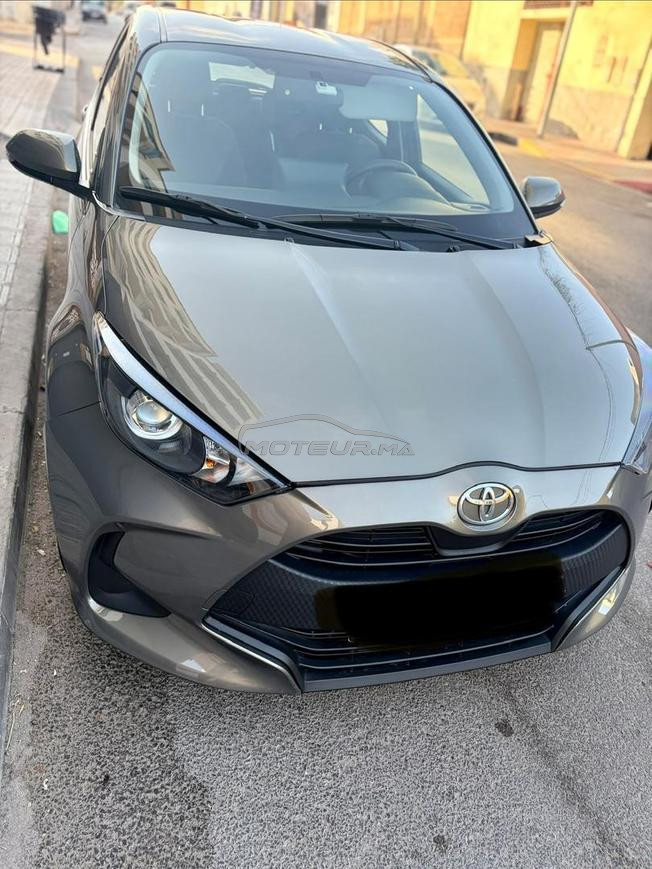 yaris 2023 16 000 km excellent état 