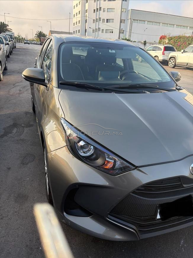 yaris 2023 16 000 km excellent état 