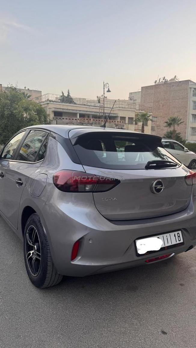 Opel Corsa année 2021, en très bon état .