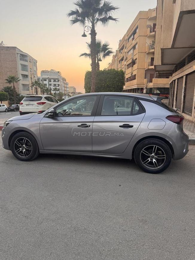 Opel Corsa année 2021, en très bon état .