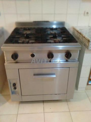 Cuisinière en bon état solide