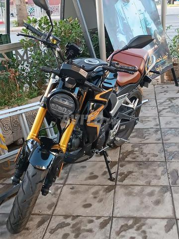 Moto Simati MT 05 - 2