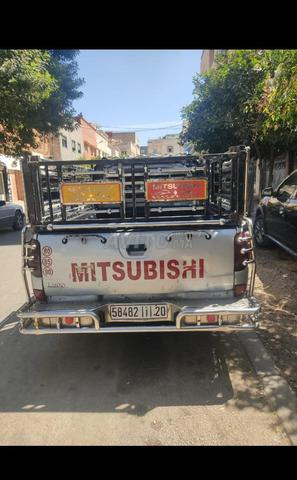 Mitsubishi pickup - 2