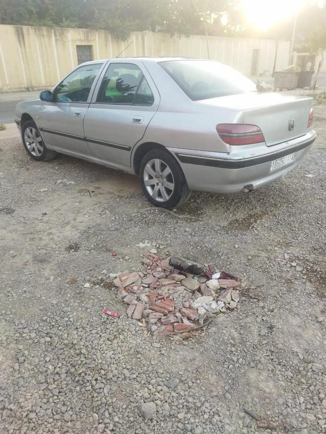 Peugeot 406. très bon état 