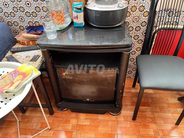 Télévision LG 45’ excellent état neuf et table TV