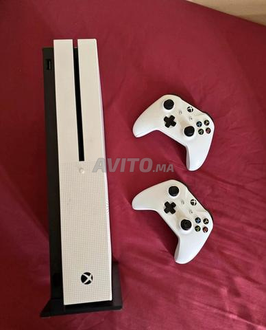 Xbox One S بحالة جيدة مع يد تحكم - 2
