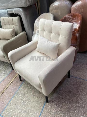 Chaise royale et pouf - 2