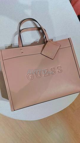 Neuf jamais utilisé, avec étiquette GUESS - 2