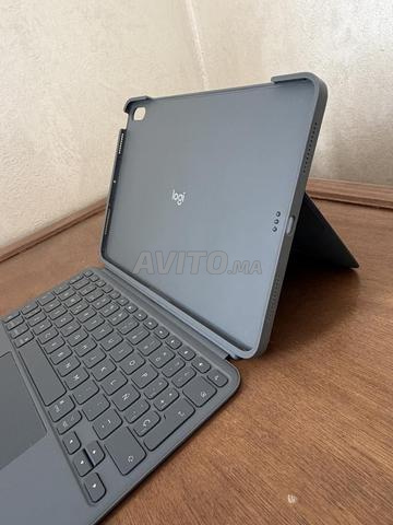 لوحة مفاتيح Logitech Combo Touch لجهاز iPad Air - 2