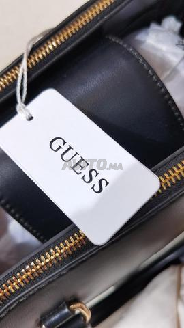 Sac GUESS Noir Classique avec Porte-monnaie Rond - 2