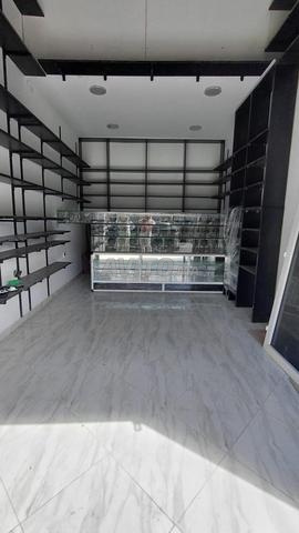 Local commercial à louer à La Villette, idéal pour une épicerie ou un magasin de graines. - 2