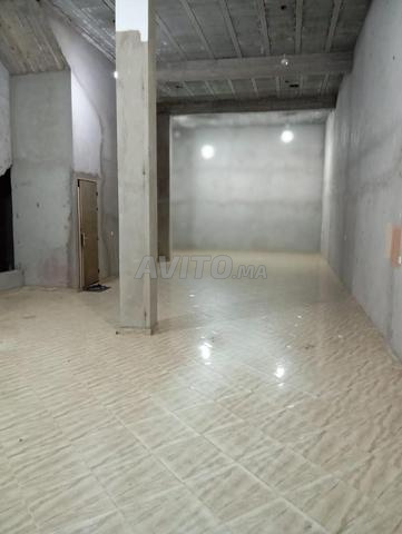 محل تجاري للكراء بمساحة 140 متر + القبو - 2