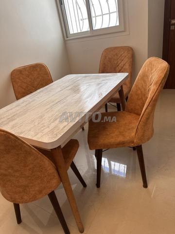 طاولة طعام 4 كراسي و 4 أغطية - 2