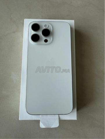 Apple iPhone 15 Pro Max 1To Débloqué Blanc Titane - 2