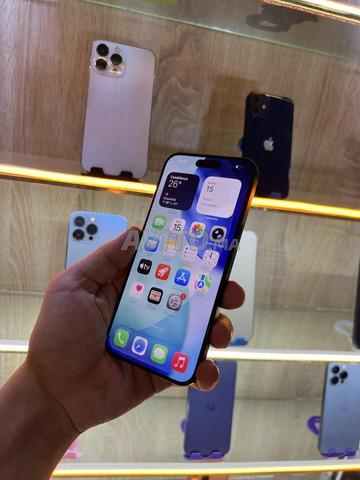iPhone 15 Pro Max 256/93 état - 2