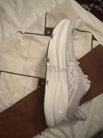 Chaussures Hoka Jamais utilisé 🇨🇦 pointure 39,5 - 2